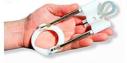 Extender to enlarge the phallus